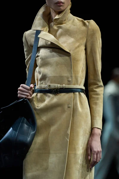 Look 16